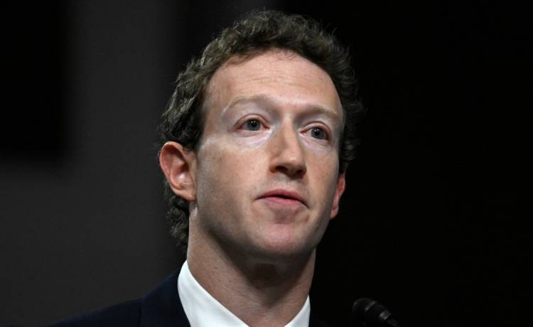 Mark Zuckerberg przed senacką komisją, fot. ANDREW CABALLERO-REYNOLDS/AFP/East News