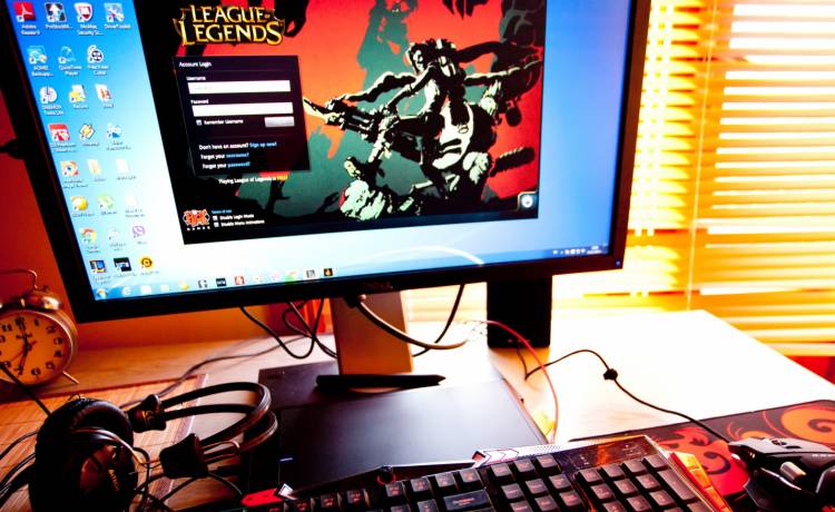League of Legends, fot. Shutterstock/SSokolov