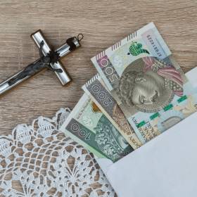 Ile do koperty dla księdza po kolędzie? Tyle dają Polacy