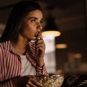 Ten serial skradł serca widzów! Jest w TOP10 SkyShowtime