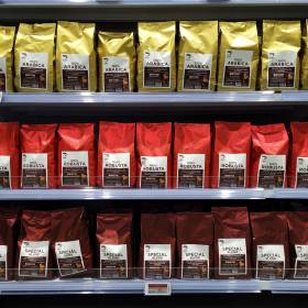 Badacze zrobili ranking sklepowych kaw. Wygrała ta, którą można kupić w Polsce