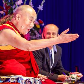 Dalajlama z Nagrodą Grammy. Za co otrzymał statuetkę?