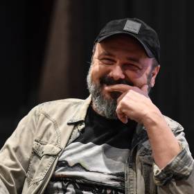 Jakubik pokazał zdjęcie z synem: „ojcowska duma rozpiera”. Jan robi karierę aktorską!