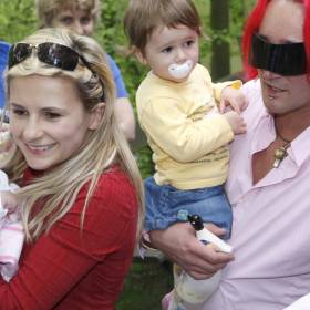 Jak dziś wygląda najmłodsza córka Wiśniewskiego? Vivienne jest już dorosła i odziedziczyła muzyczny talent