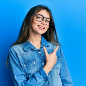 Jaki kolor lubią inteligentni ludzie? Zaskakujące wyniki badań psychologów