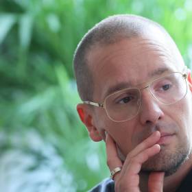 Krzysztof Zalewski szczerze o walce z nałogiem. „Zarzuciłem swój romans”