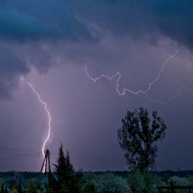 Błyskawice nad Polską w połowie marca? Synoptycy ostrzegają przed nietypowym zjawiskiem