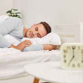 Co najbardziej pomaga zasnąć? Eksperci tłumaczą