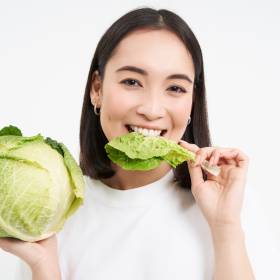 Sezon już wkrótce się zacznie. Oto najlepszy przepis na młodą kapustę