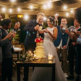 Ile kosztuje weselny talerzyk? Pary młode muszą oszczędzać