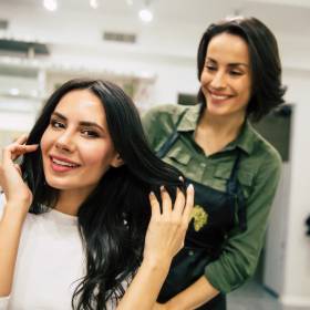 Kiedy nałożyć odżywkę do włosów? Wiele osób popełnia ten błąd