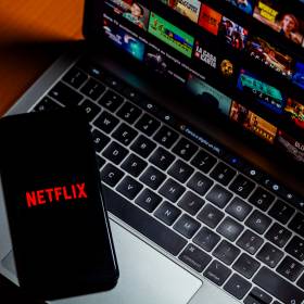 Ten thriller za moment zniknie z Netflixa. Ostatnie godziny na seans!