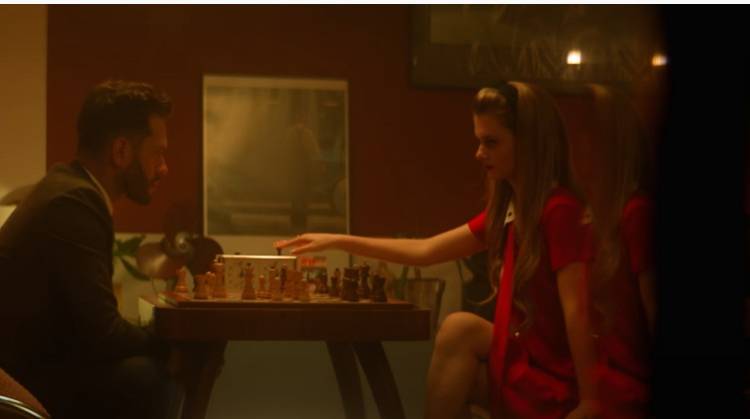 Jej cover "Joe Le Taxi" podbił światowe listy przebojów. Juli Chan prezentuje nowy singiel "Not A Crime". Będzie letni hit? [WIDEO]