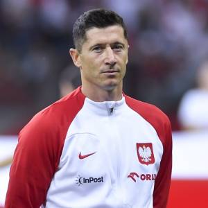 Robert Lewandowski wyszedł z córką na murawę. Tak wygląda Klara Lewandowska! [FOTO]