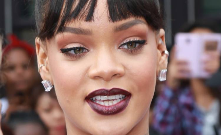 Kontrowersyjne zdjęcia ciężarnej Rihanny. Fani są oburzeni [FOTO]