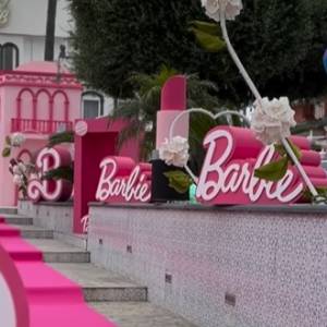 Komunia, o której marzy każde dziecko? Rodzice zorganizowali przyjęcie w stylu Barbie! [WIDEO]
