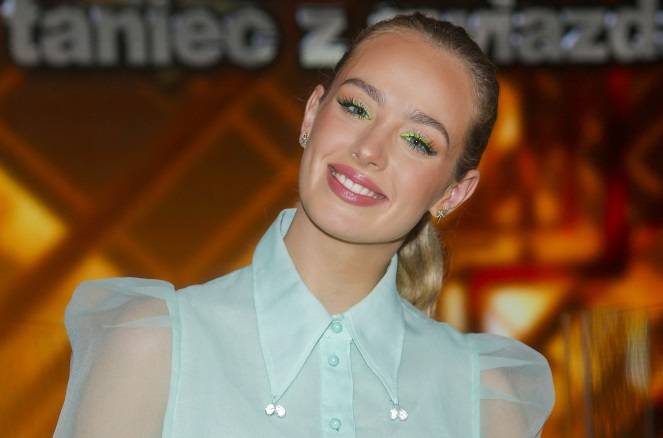 Wiktoria Gąsiewska wyleguje się w towarzystwie swojego szczęścia. "Wstajemy mamo?"