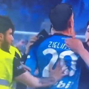 Szokujące sceny na murawie. Piotr Zieliński stracił spodenki! [WIDEO]