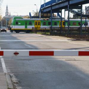 Szlaban na przejeździe uszkodził mu auto. Powiadomił policję i dostał mandat
