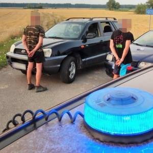 Jechał z uszkodzonym kołem pod wpływem alkoholu. Na pomoc ruszył mu… inny pijany kierowca