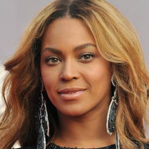 Pierwszy raz Beyoncé pokazała takie zdjęcie. Prezentuje rodziców w intymnej sytuacji [FOTO]