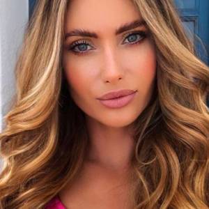 Karolina Woźniak pozuje nago na dachu kościoła! Kontrowersyjne zdjęcie partnerki Przemysława Salety pojawiło się w sieci