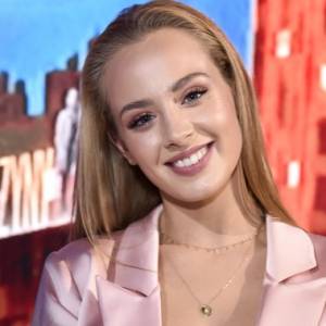 Naturalna Wiktoria Gąsiewska prezentuje burzę loków. "Cud natury" - komentują internauci                      