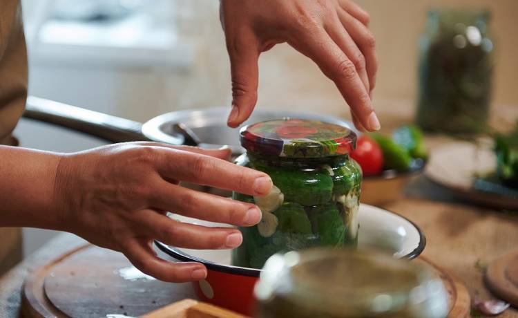 Jak zrobić ogórki papieskie? Ten przepis to hit! 