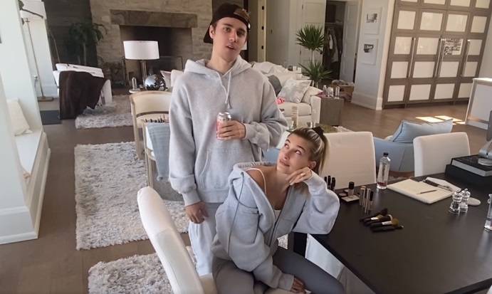 Justin Bieber zostanie makijażystą? Zobacz, jak robi make-up żonie! [WIDEO]