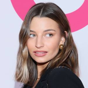 Julia Wieniawa wystąpiła na gali, poruszając się na wózku inwalidzkim. Aktorka doznała kontuzji