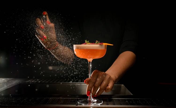 Nie doczytała ceny drinka. Rachunek zwalił ją z nóg 