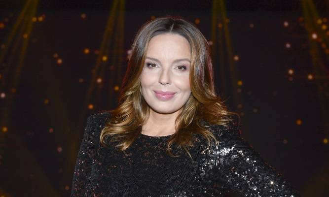 Agnieszka Włodarczyk rozchyliła koszulę i pokazała nagie ciało. Fani pytają o drugie dziecko [FOTO]