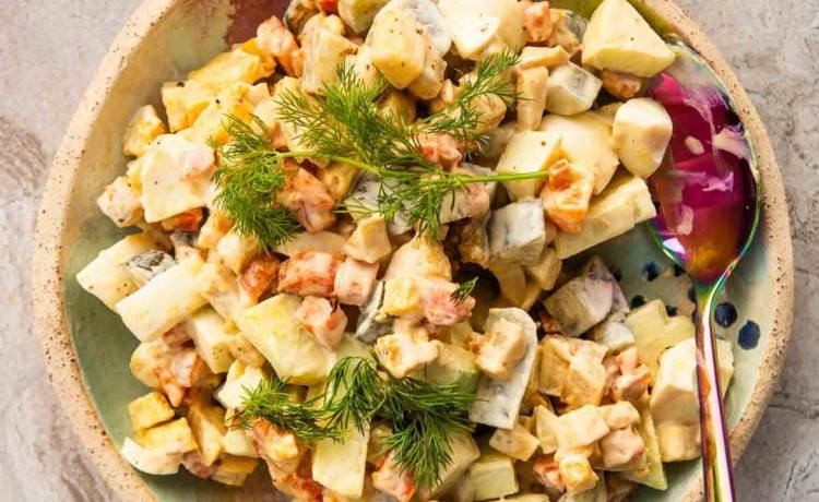 Przepis na sałatkę jarzynową, fot. Instagram @rozkoszny