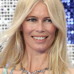  53-letnia Claudia Schiffer roznegliżowała się i wprawiła fanów w osłupienie [FOTO]  