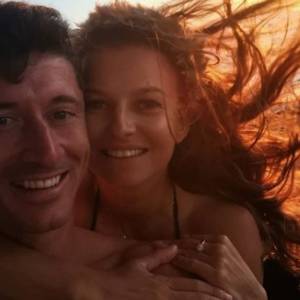 Anna Lewandowska opublikowała w sieci wyjątkową fotografię córek. "Piękny obrazek" - komentują zachwyceni fani