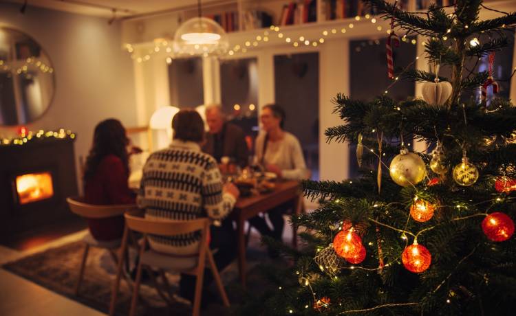 Puste miejsce przy wigilijnym stole. Skąd wzięła się ta tradycja i co oznacza?                                                                                