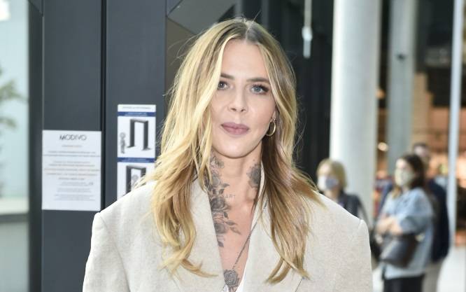 Maja Sablewska śmiało eksponuje nagi biust. Pozuje topless w basenie [18+]