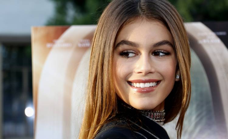 Kaia Gerber nago. Córka supermodelki Cindy Crawford opublikowała w sieci gorące zdjęcie