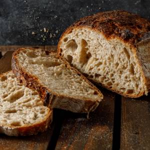 Zakwas na chleb nie rośnie? Poznaj skuteczne sposoby na pobudzenie fermentacji!