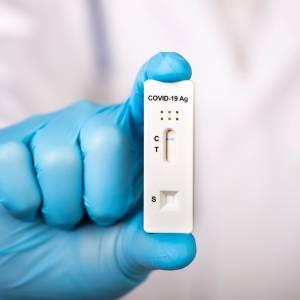 Wejście do restauracji... tylko po wykonaniu szybkiego testu na Covid-19. Walka z wirusem trwa