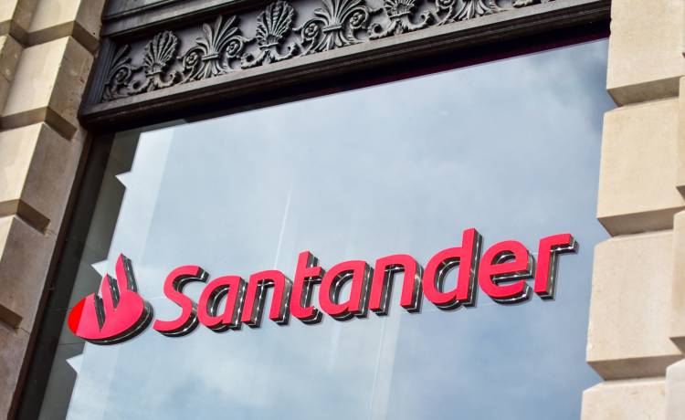 Santander zapowiada nocną przerwę techniczną. Sprawdź, jak się przygotować, fot. Shutterstock