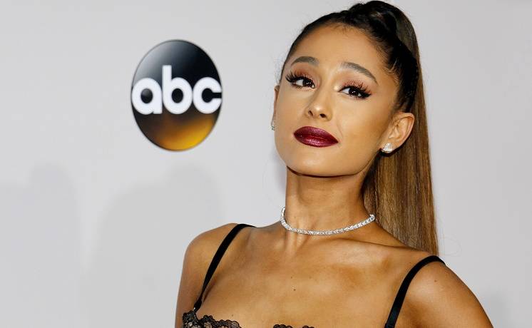 Ariana Grande jako „kosmiczna wojowniczka” kusi fanów w prześwitującym kostiumie [ZDJĘCIA]