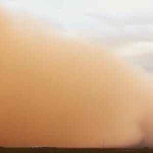 Potęga żywiołu na nagraniach. Burza piaskowa to coś naprawdę strasznego [WIDEO]