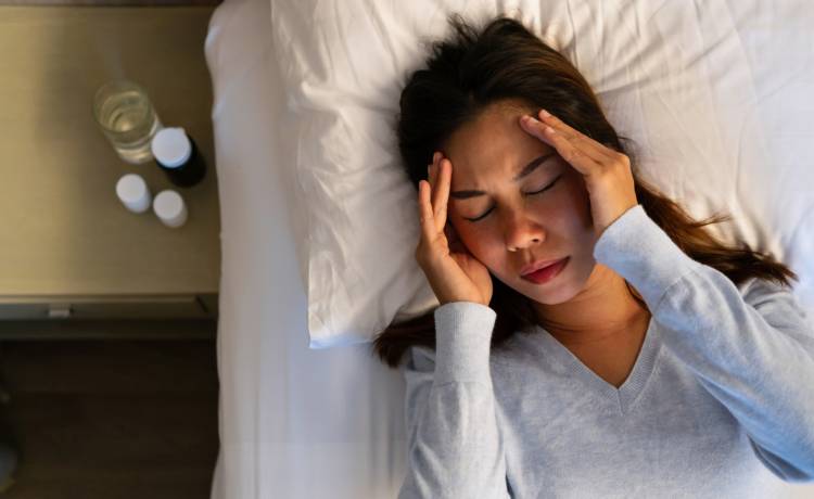 Masz problemy z zaśnięciem? Sprawdź, czego NIE ROBIĆ przed snem