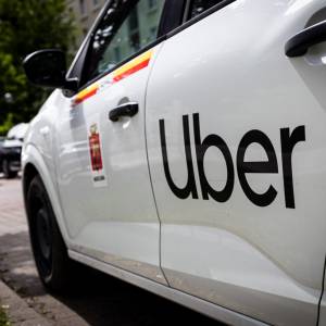 Uber zmienia nazwę. Przełomowa decyzja giganta przewozowego