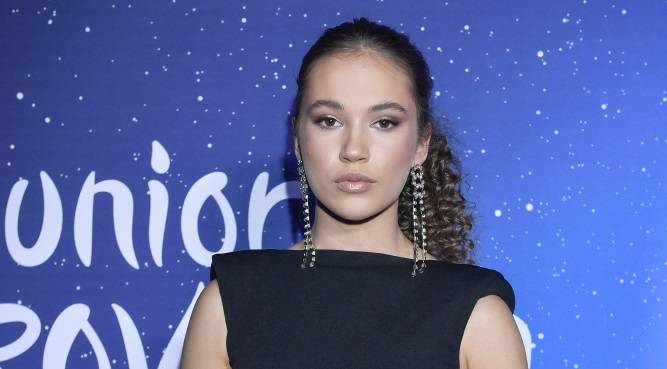 Alicja Szemplińska eksponuje dekolt w lateksie. Zahipnotyzowała fanów [FOTO]