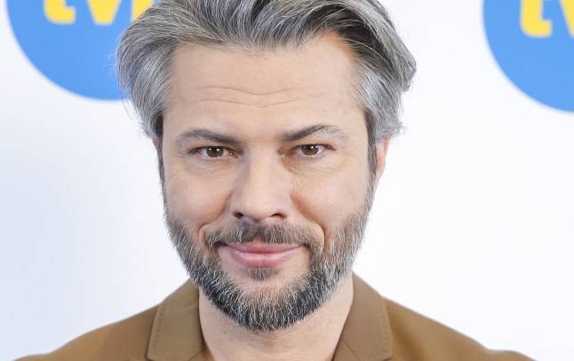 Olivier Janiak szczerze o wakacyjnych stawkach sprzed lat. "W miesiąc zarabiałem tyle ile moja mama pielęgniarka w rok" [FOTO]