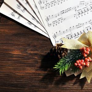 "Cicha noc". Poznaj historię i sprawdź tekst najpopularniejszej kolędy! Jak brzmi po japońsku, fińsku i węgiersku?                                   