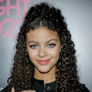 Emilia Dankwa z "Rodzinki.pl" wyrosła na prawdziwą piękność. Nowa sesja to ogień! [FOTO]