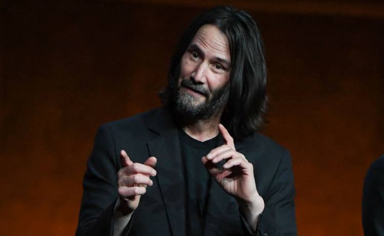 Keanu Reeves vs. dywan. Aktor miał wypadek planie "Good Fortune"!